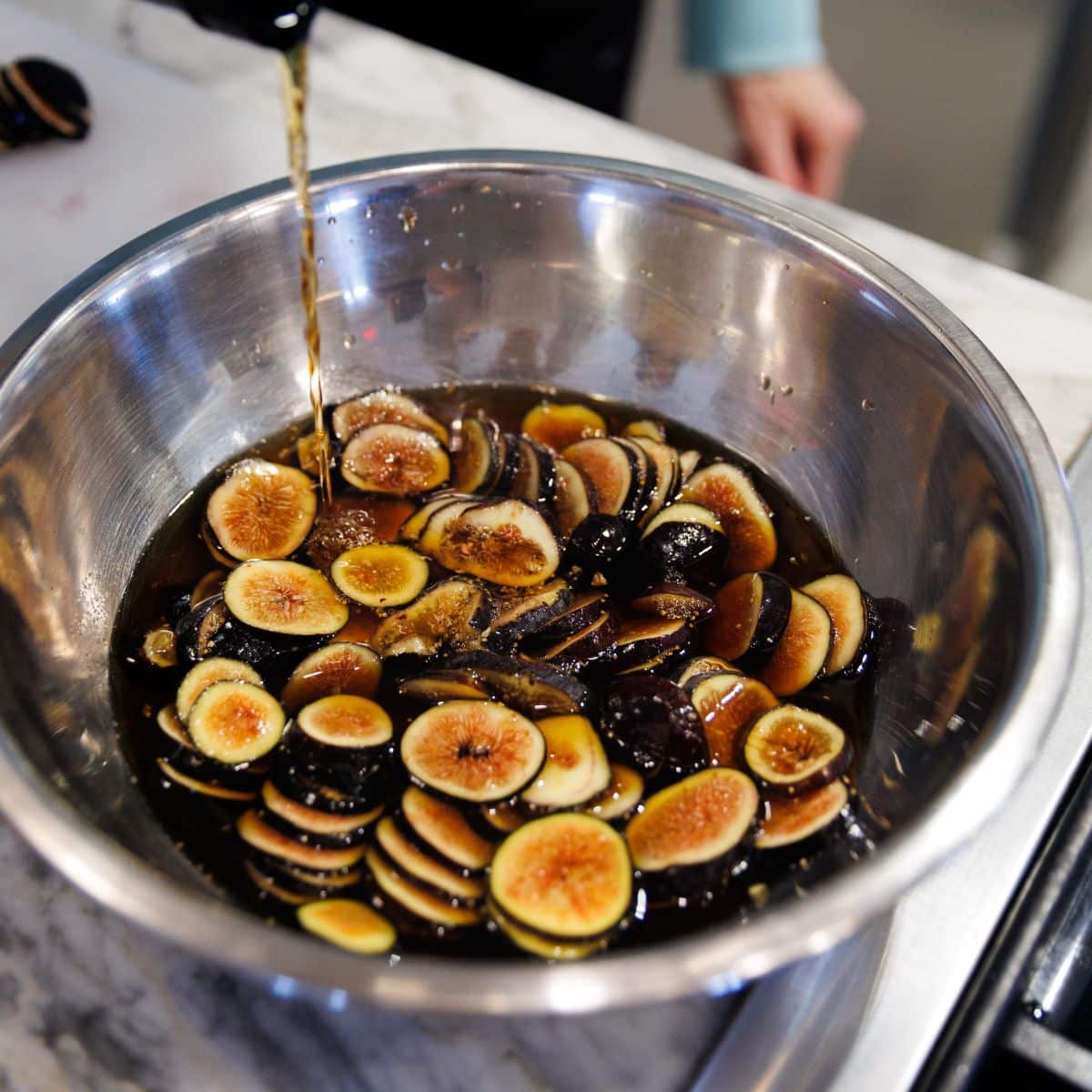Soaking sliced figs in Sherry Wine