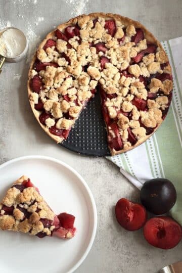 German Plum and Streusel cake